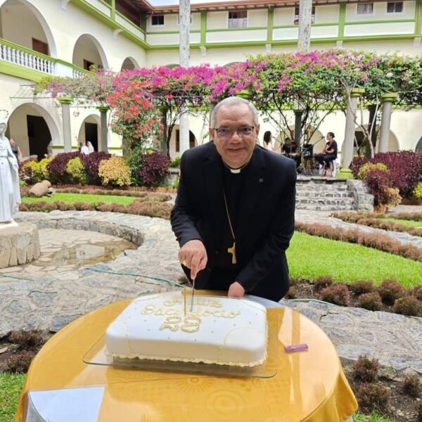 Mons. Helizandro Terán celebró este sabado sus 28 años de aniversario sacerdotal